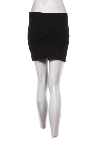 Пола Stradivarius, Размер S, Цвят Черен, Цена 2,04 €