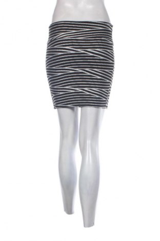 Пола Stradivarius, Размер S, Цвят Многоцветен, Цена 2,04 €