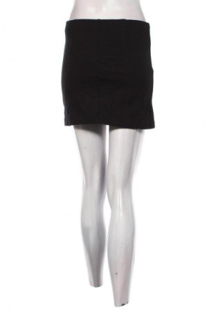 Пола Stradivarius, Размер S, Цвят Черен, Цена 2,04 €