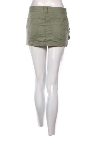 Пола United Colors Of Benetton, Размер M, Цвят Зелен, Цена 2,04 €