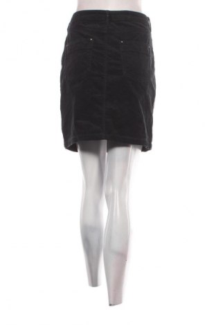 Пола Yessica, Размер S, Цвят Черен, Цена 2,04 €