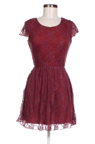 Ruha Club L, Méret M, Szín Piros, Ár 3 189 Ft