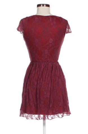 Ruha Club L, Méret M, Szín Piros, Ár 3 189 Ft