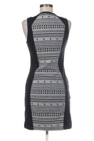 Рокля H&M Divided, Размер M, Цвят Многоцветен, Цена 3,06 €