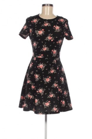 Рокля H&M Divided, Размер S, Цвят Многоцветен, Цена 2,55 €