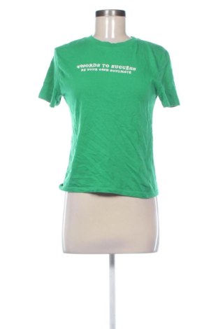 Tricou de femei Pull&Bear, Mărime M, Culoare Verde, Preț 41,99 Lei, #136817400