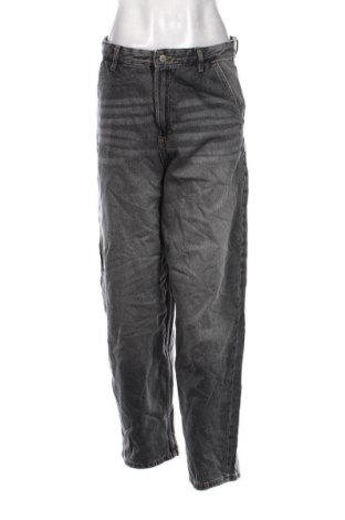 Дамски дънки Bershka, Размер M, Цвят Сив, Цена 7,15 €, #136727838