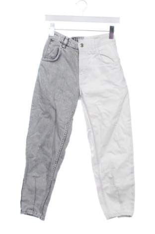 Γυναικείο Τζίν Bershka, Μέγεθος XS, Χρώμα Πολύχρωμο, Τιμή 10,99 €, #136769127