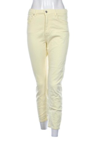 Blugi de femei Stradivarius, Mărime S, Culoare Galben, Preț 98,99 Lei, #136774772
