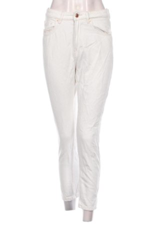 Damen Jeans Bershka, Größe S, Farbe Weiß, Preis 12,99 €, #136803837