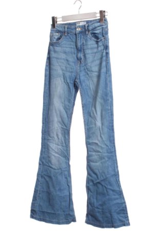 Damskie jeansy Bershka, Rozmiar XS, Kolor Niebieski, Cena 43,99 zł, #136832004