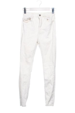 Damskie jeansy Stradivarius, Rozmiar XS, Kolor Biały, Cena 75,02 zł, #136833278