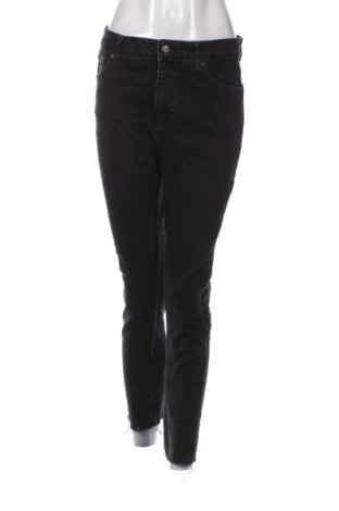 Damskie jeansy Bershka, Rozmiar M, Kolor Czarny, Cena 62,99 zł, #136835337
