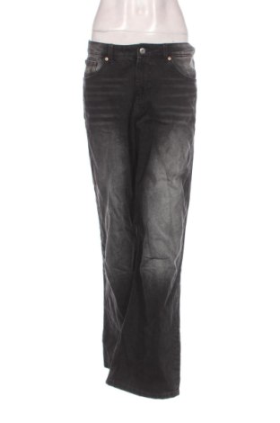 Damskie jeansy Bershka, Rozmiar XL, Kolor Czarny, Cena 73,99 zł, #136706113