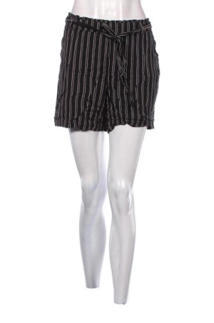 Pantaloni scurți de femei C&A, Mărime L, Culoare Multicolor, Preț 49,66 Lei, #136845846