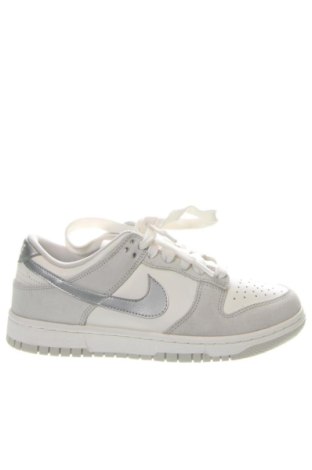 Дамски обувки Nike, Размер 38, Цвят Бежов, Цена 80,78 €, #136834400