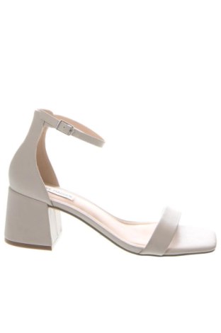 Női cipők Steve Madden, Méret 41, Szín Szürke, Ár 28 969 Ft, #136818505