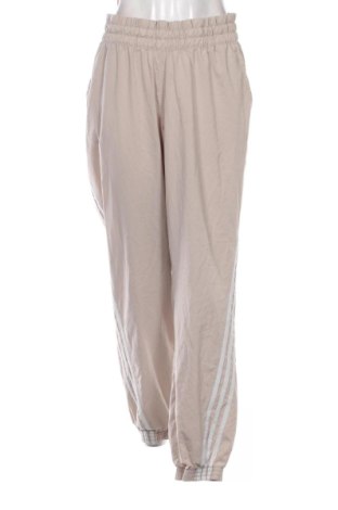 Дамско спортно долнище Adidas, Размер XL, Цвят Бежов, Цена 22,49 €, #136769451