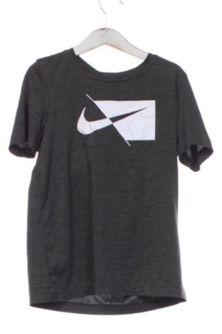 Tricou pentru copii Nike, Mărime 6-7y/ 122-128 cm, Culoare Gri, Preț 77,99 Lei, #136781658