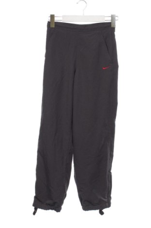 Pantaloni de trening, pentru copii Nike, Mărime 10-11y/ 146-152 cm, Culoare Gri, Preț 111,99 Lei, #136822993
