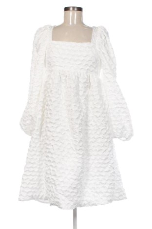 Kleid Mochy, Größe M, Farbe Weiß, Preis 26,00 €, #136842503