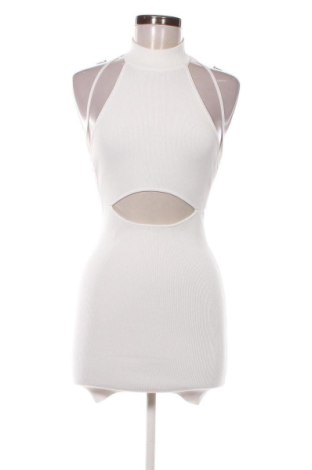 Рокля Bershka, Размер S, Цвят Бял, Цена 26,07 €, #136877716
