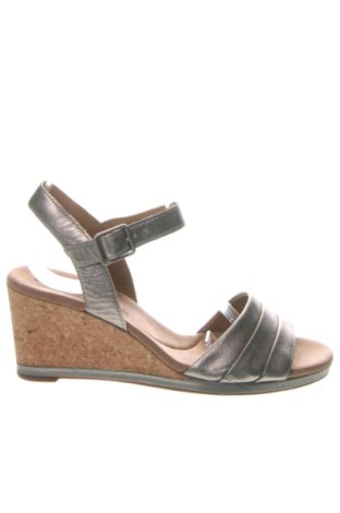 Сандали Clarks, Размер 40, Цвят Златист, Цена 53,68 €, #136831955