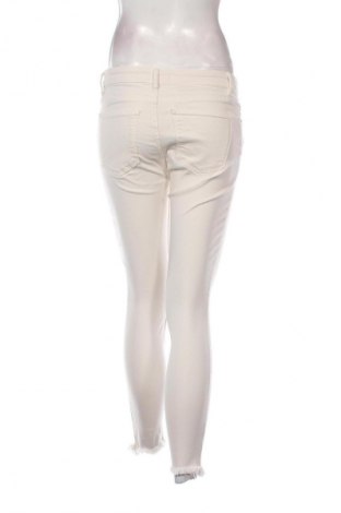 Damen Jeans Zara, Größe M, Farbe Weiß, Preis 2,99 €