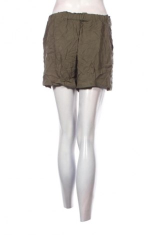 Damen Shorts Beloved, Größe M, Farbe Grün, Preis 2,99 €