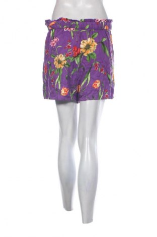 Damen Shorts Stradivarius, Größe S, Farbe Mehrfarbig, Preis 3,99 €