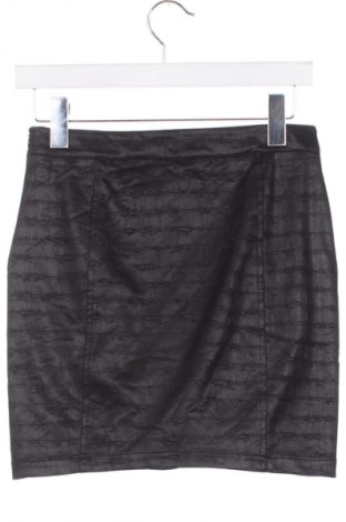 Пола Dika, Размер XS, Цвят Черен, Цена 3,57 €