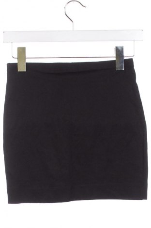 Пола H&M, Размер XS, Цвят Черен, Цена 2,04 €