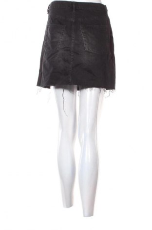 Пола H&M Divided, Размер S, Цвят Черен, Цена 2,04 €