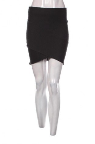 Пола H&M Divided, Размер M, Цвят Черен, Цена 2,55 €