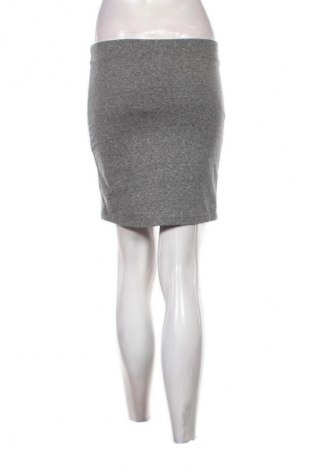 Пола H&M Divided, Размер S, Цвят Сив, Цена 2,04 €