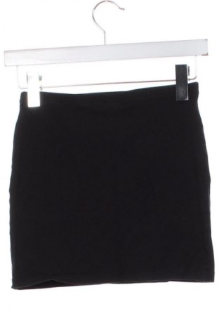 Пола H&M Divided, Размер XS, Цвят Черен, Цена 2,04 €