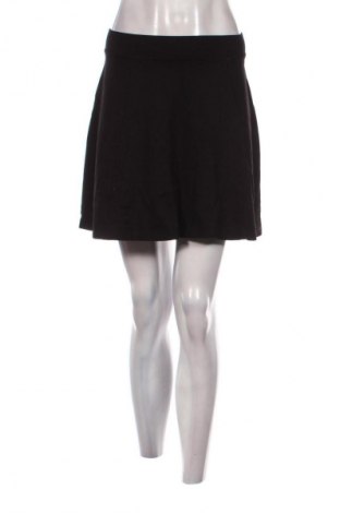 Пола H&M Divided, Размер S, Цвят Черен, Цена 2,04 €