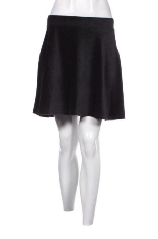 Пола Janina, Размер M, Цвят Черен, Цена 2,04 €