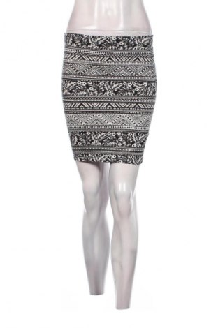 Пола New Look, Размер S, Цвят Многоцветен, Цена 2,04 €