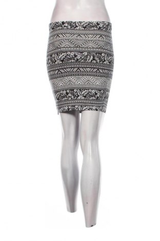 Пола New Look, Размер S, Цвят Многоцветен, Цена 2,04 €