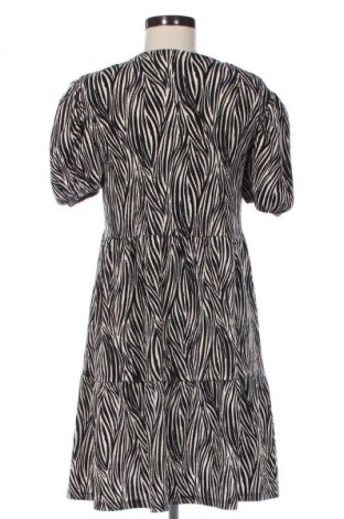 Рокля F&F, Размер M, Цвят Многоцветен, Цена 3,06 €