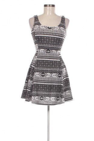Рокля H&M Divided, Размер S, Цвят Многоцветен, Цена 2,55 €