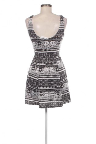 Рокля H&M Divided, Размер S, Цвят Многоцветен, Цена 2,55 €