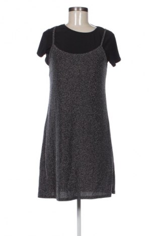 Kleid Sisters Point, Größe M, Farbe Silber, Preis 9,99 €