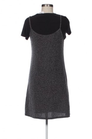 Kleid Sisters Point, Größe M, Farbe Silber, Preis 9,99 €