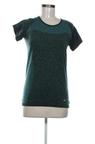Дамска тениска Nike, Размер L, Цвят Зелен, Цена 18,22 €, #136878867