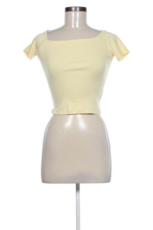 Γυναικείο t-shirt Sinsay, Μέγεθος M, Χρώμα Κίτρινο, Τιμή 7,99 €, #136892347
