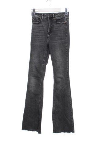 Damen Jeans Stradivarius, Größe S, Farbe Grau, Preis 10,55 €, #136803058