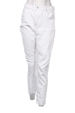 Blugi de femei Pull&Bear, Mărime L, Culoare Alb, Preț 99,05 Lei, #136910762