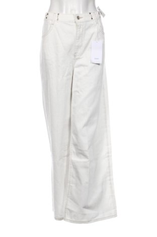 Дамски дънки Bershka, Размер L, Цвят Бял, Цена 24,03 €, #136938956